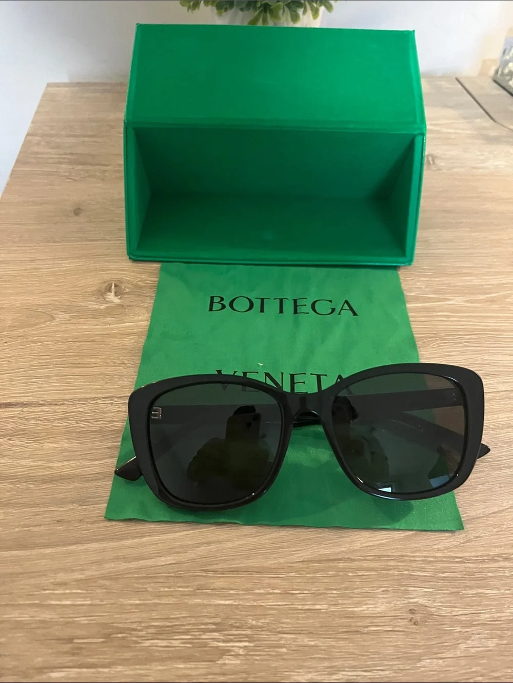 Bottega Venetia Classic Black Oversized Sunglasses (authentic)